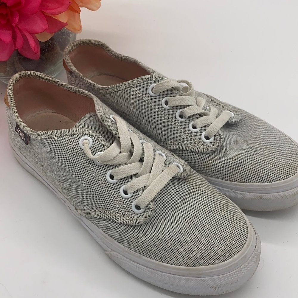 Vans Light Gray White Sneakers - Sz 6.0. SNK0338